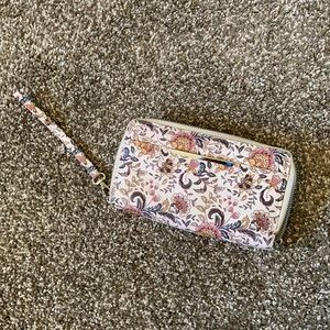 Multi pocket floral wristlet